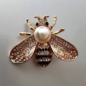 Honey Pearl Honey Bee White pearl  Brooch Simulated Diamonds